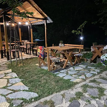 Guesthouse Kujtimi-2