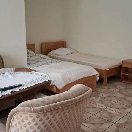 Dworek Pod Kasztanami - Stadnina Koni, Staw Zarybiony-3