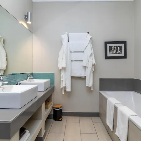 Whale Rock Luxury Lodge-2