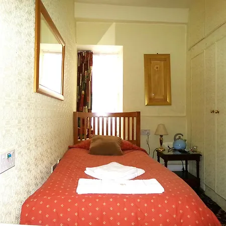 Averon Guest House-3