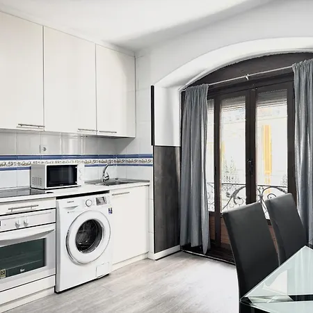 Apartamentos Day Madrid VALVERDE Centro Gran Via Sol Malasaña-2