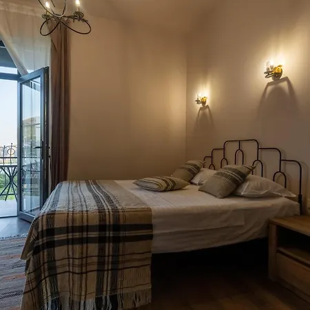 Redroof Goris Boutique Hotel-3
