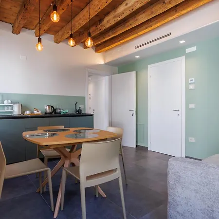 1823 Room-3