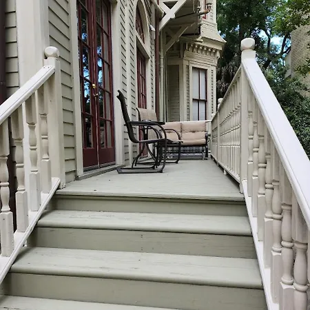 Walker Mansion On St Charles Ave - Unit 3-2