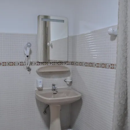 Hostal Ramon Y Cajal-2