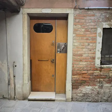 Venice Heart Rooms-3