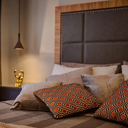 Intown Luxury House-2