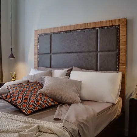 Intown Luxury House-3