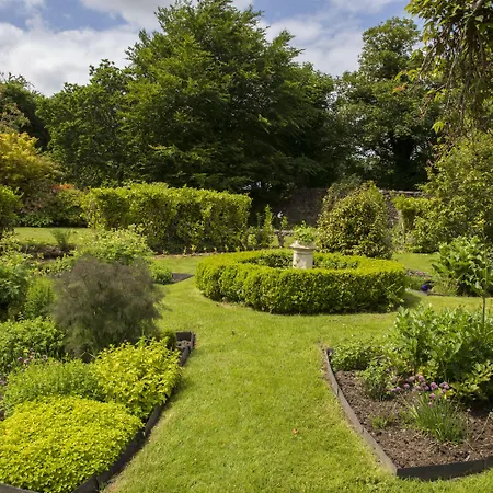 Woodhill House-2