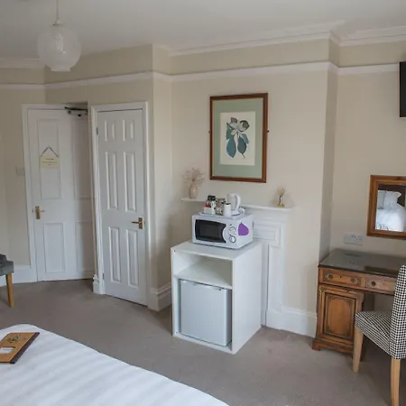 Toothbrush Rooms At Lattice Lodge - Guest Kitchen & Ev Recharging-3