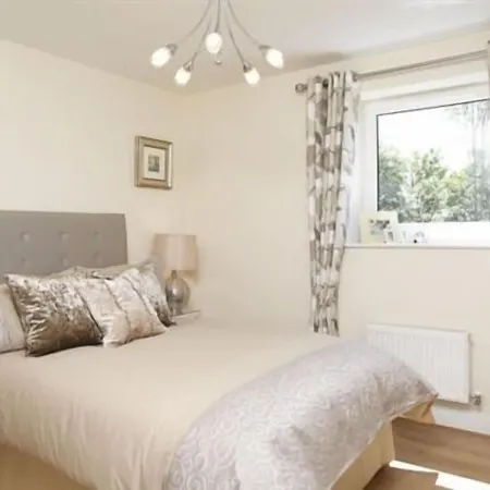 Apple House Guesthouse Heathrow Airport-3