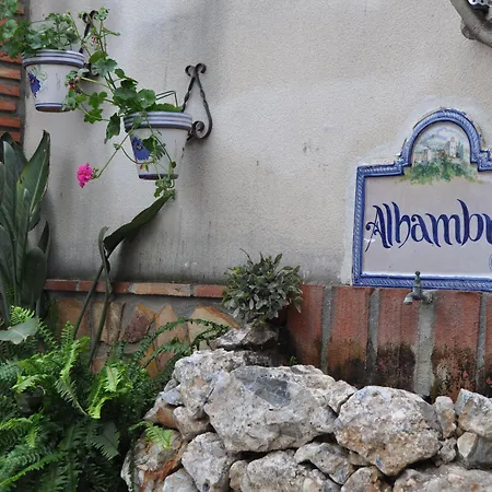 Welcome Inn Nerja Guest House Luxury Bed & Breakfast-2