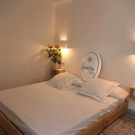 Juanita Hostal-2