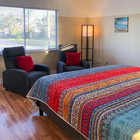 Lazy Cuckoo Inn - Sleek And Stylish Studio Apartments-2