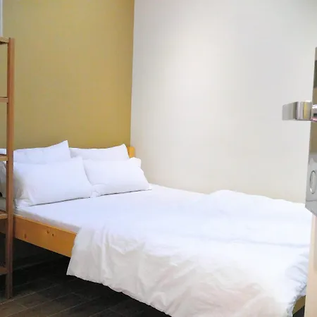 Nuts Hotel-2