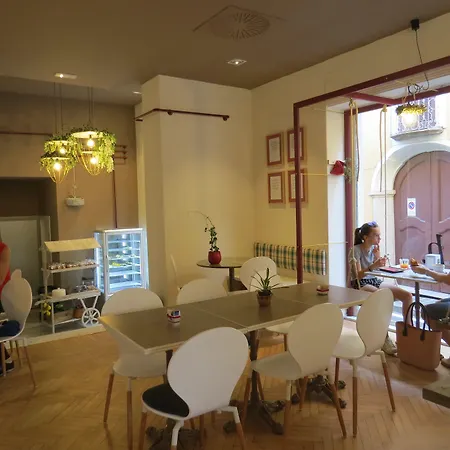 Monza City Rooms & Studios-2