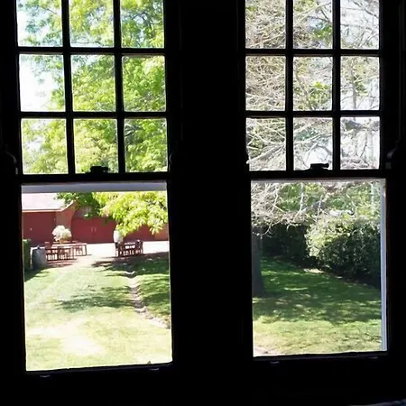 Petersons Armidale Winery And Guesthouse-2