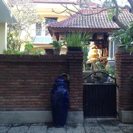 Sari Buana Bed & Breakfast-3