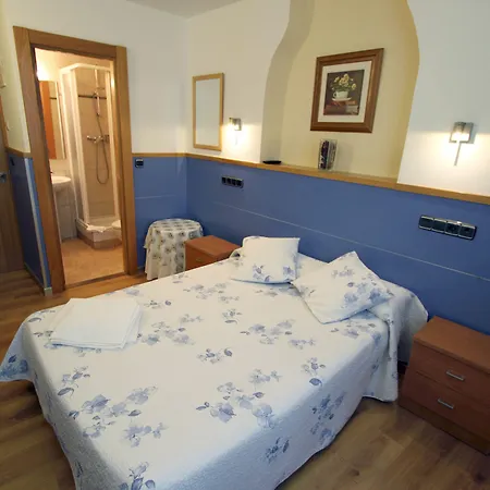 Pensión Irune by Vivere Stays-3
