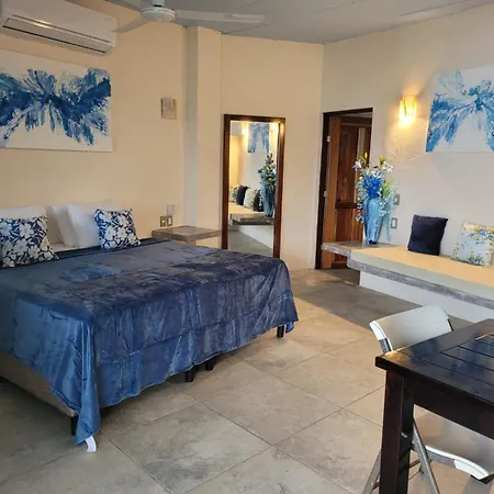 Casablanca Guest House - Adults Only - Starlink Internet!-3