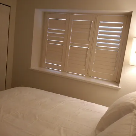 Marpole Guest House-2