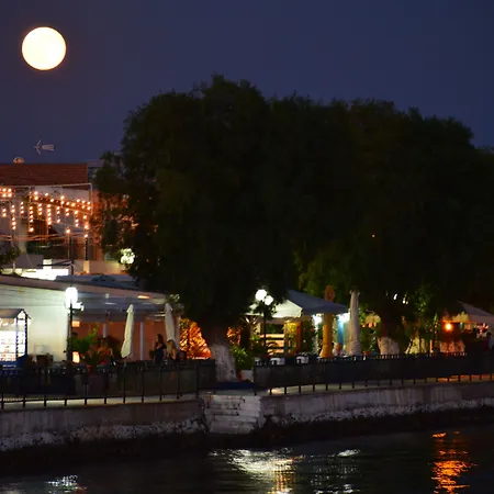 Akrogiali Beach Rooms-3