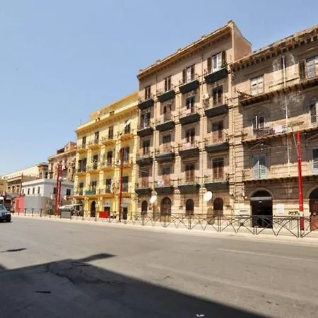 Hollywood Inn Palermo-3