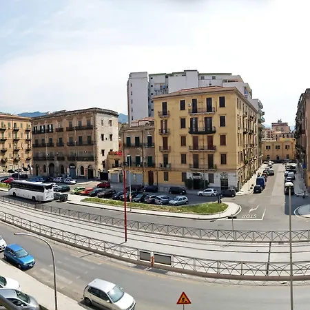 Hollywood Inn Palermo-3