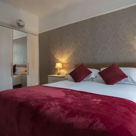 Lyndale Guest House-3