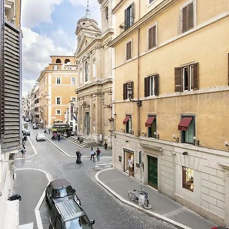 Canova Rooms In Spanish Steps-3
