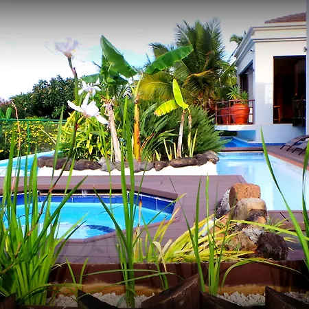 Le Gite Du Bonheur Guest House & Car Rental-3