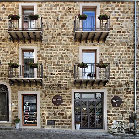 Notti O' Tunn Luxury Rooms In Centro-3