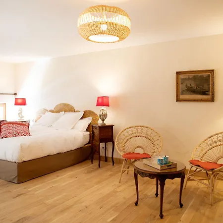 L'Hote Antique - Maison D'Hote- 4 Suites Avec Cuisine-2