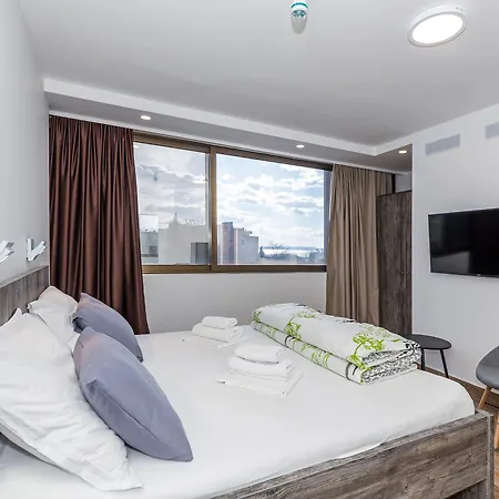 Apinelo Tower Rooms-3