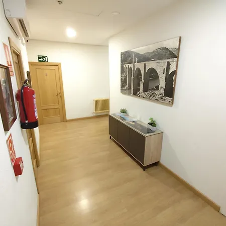 Hostal Hernan Cortes-3
