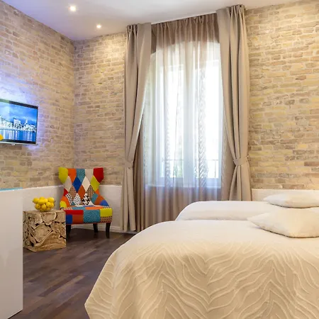 Pellegrini Luxury Rooms-3