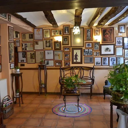 Hostal Santa Agueda-3