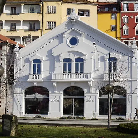 Zero Box Lodge Coimbra-3