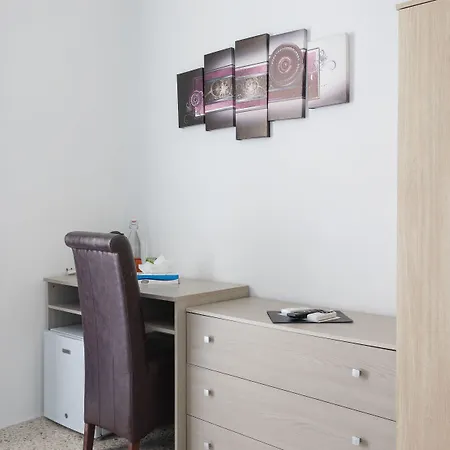 Tarona Guesthouse-2