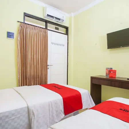 Reddoorz Near Petra University 2-2