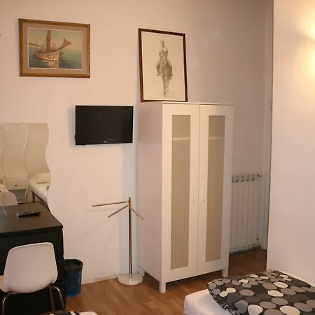 Roman Place-3
