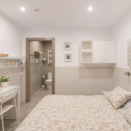 Hostal House-2