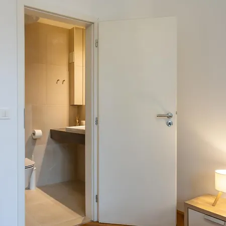Urban Rooms-- Free Parking---3