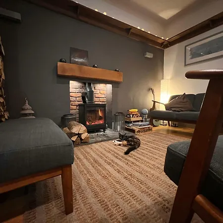 Riverside Cottage B&B-2