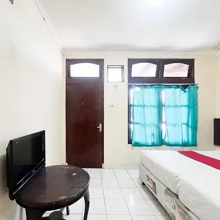 Reddoorz At Mahendra Beach Inn Kuta-3