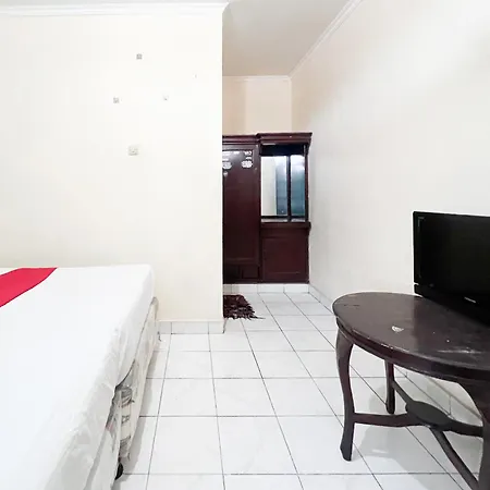Reddoorz At Mahendra Beach Inn Kuta-2