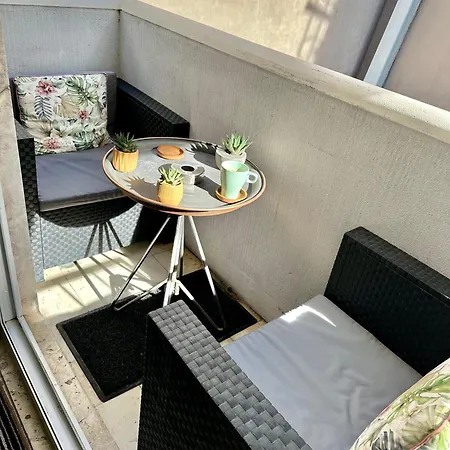 Dumont Lisbon Guesthouse-2
