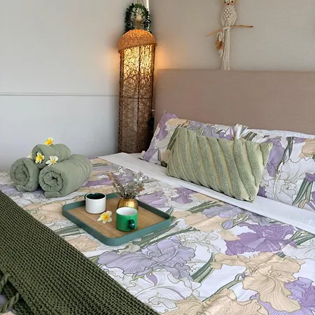 Mystic Garden Private Entry & Bath, Pet Friendly-3