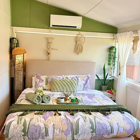 Mystic Garden Private Entry & Bath, Pet Friendly-2