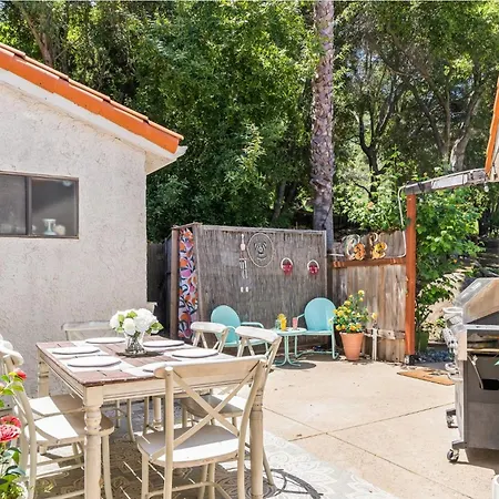 The Malibu Retreat Guest House - Salt Water Pool & Jacuzzi, Nature Oasis-2